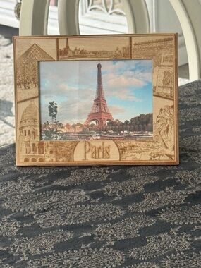 Paris Eiffel Tower Wooden Picture Frame - glass, fine imaging detail 5 x 7. NIB